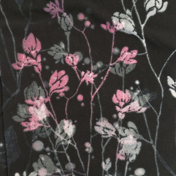 NWT Leggings, capri one size plus - Picture 2 of 2